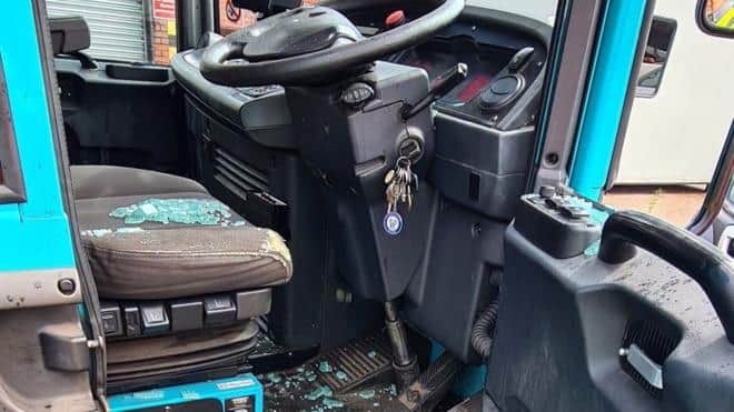 Council condemns attacks on bin crews and traffic wardens — Oldham news photo